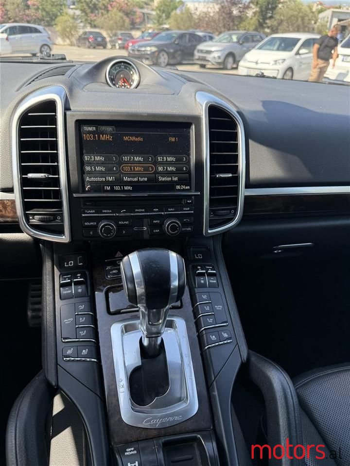 2015' Porsche Cayenne photo #5