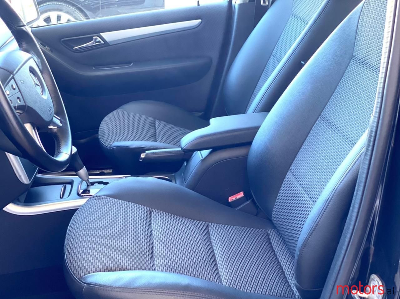 2010' Mercedes-Benz B 200 photo #5