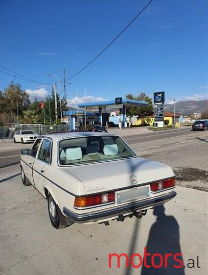 1982' Mercedes-Benz 240 photo #2