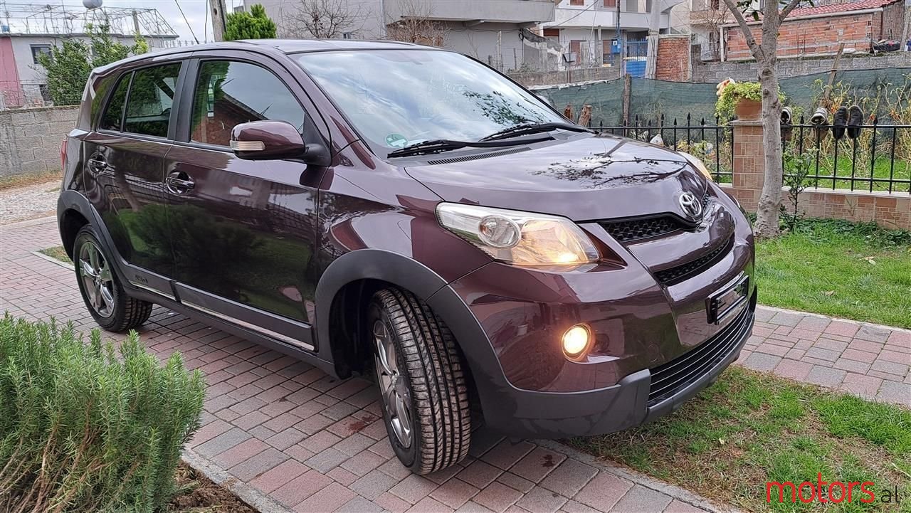 2011' Toyota Urban Cruiser photo #2