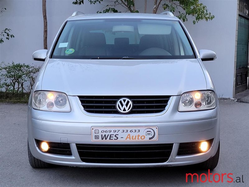 2004' Volkswagen Touran photo #3
