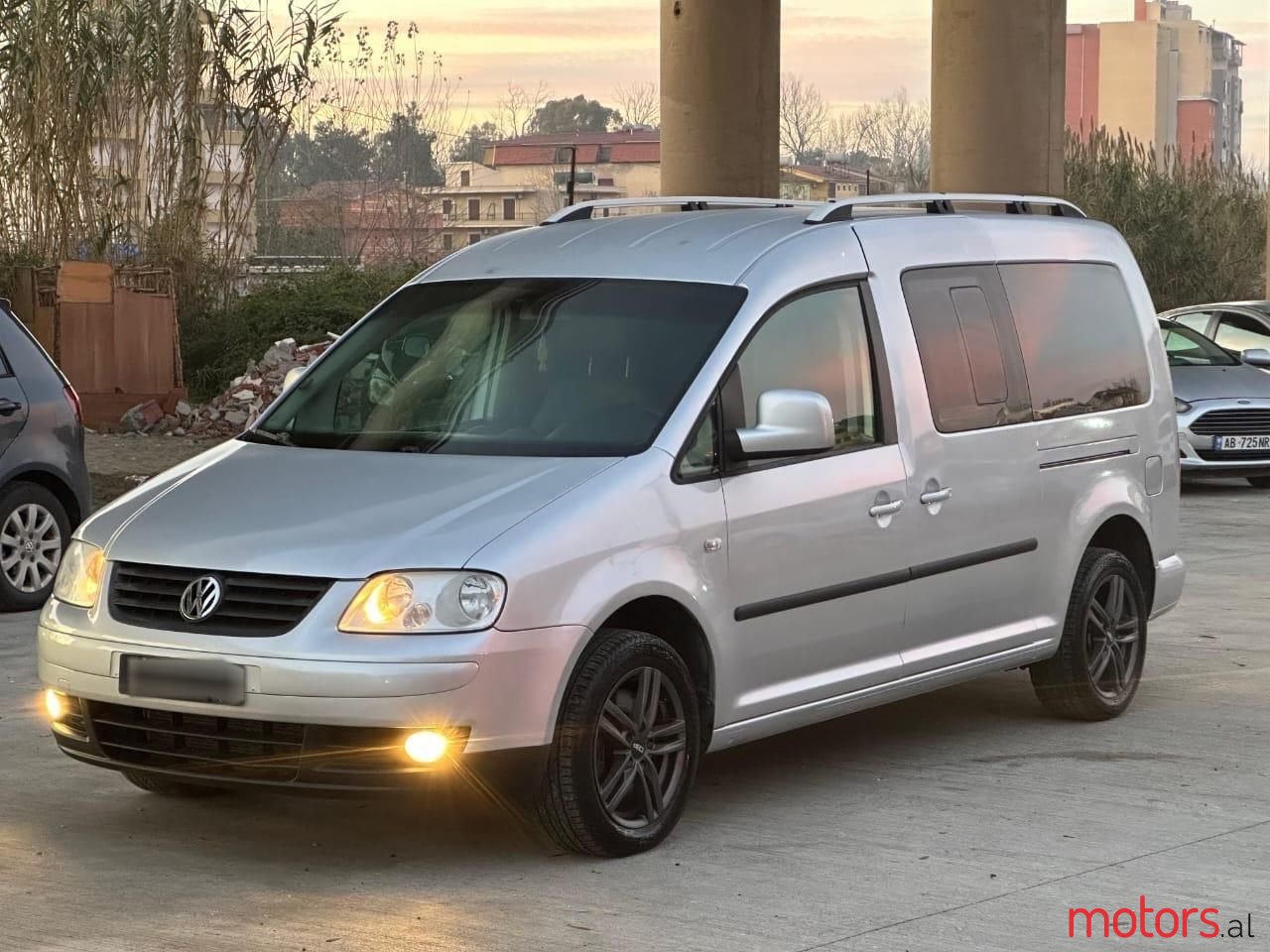 2010' Volkswagen Caddy photo #1