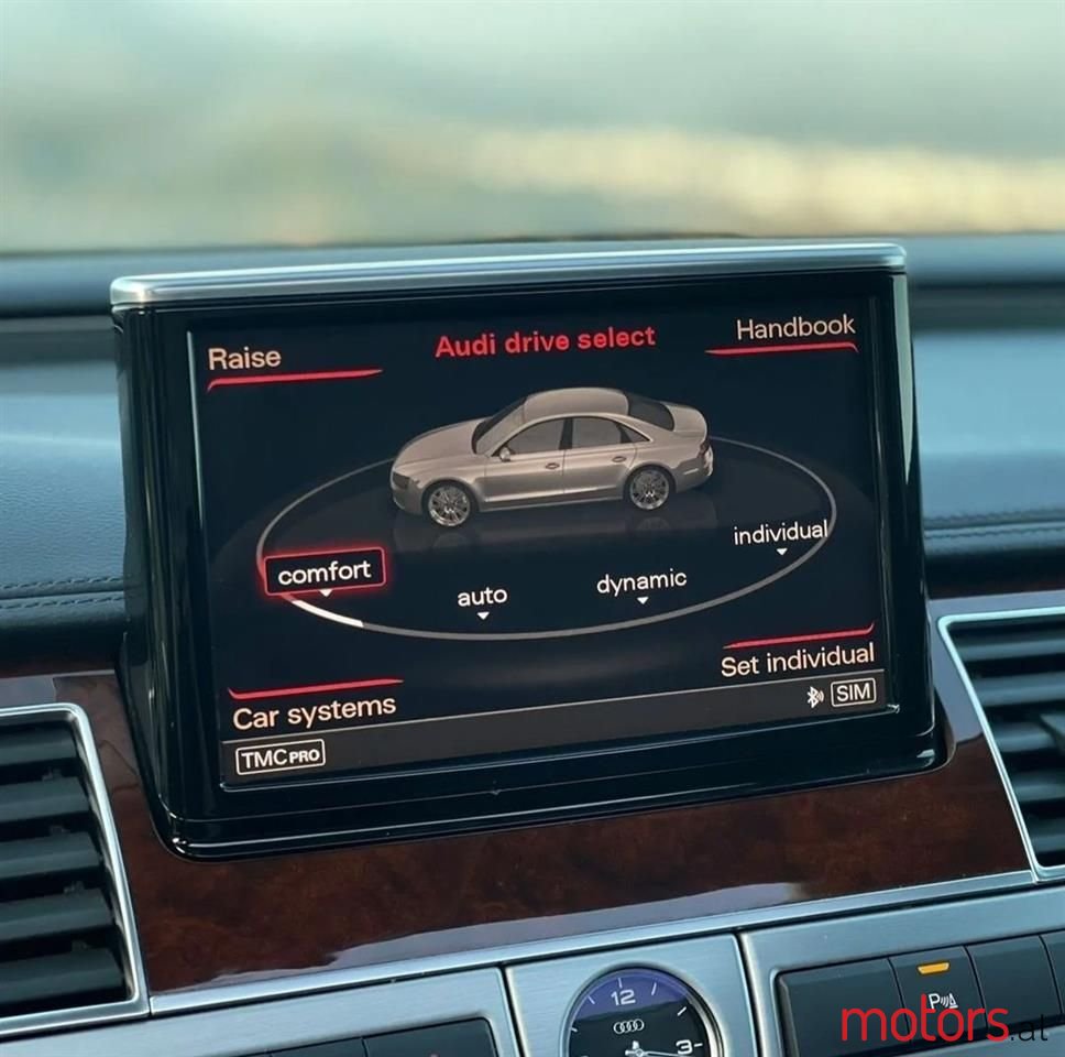 2011' Audi A8 photo #4