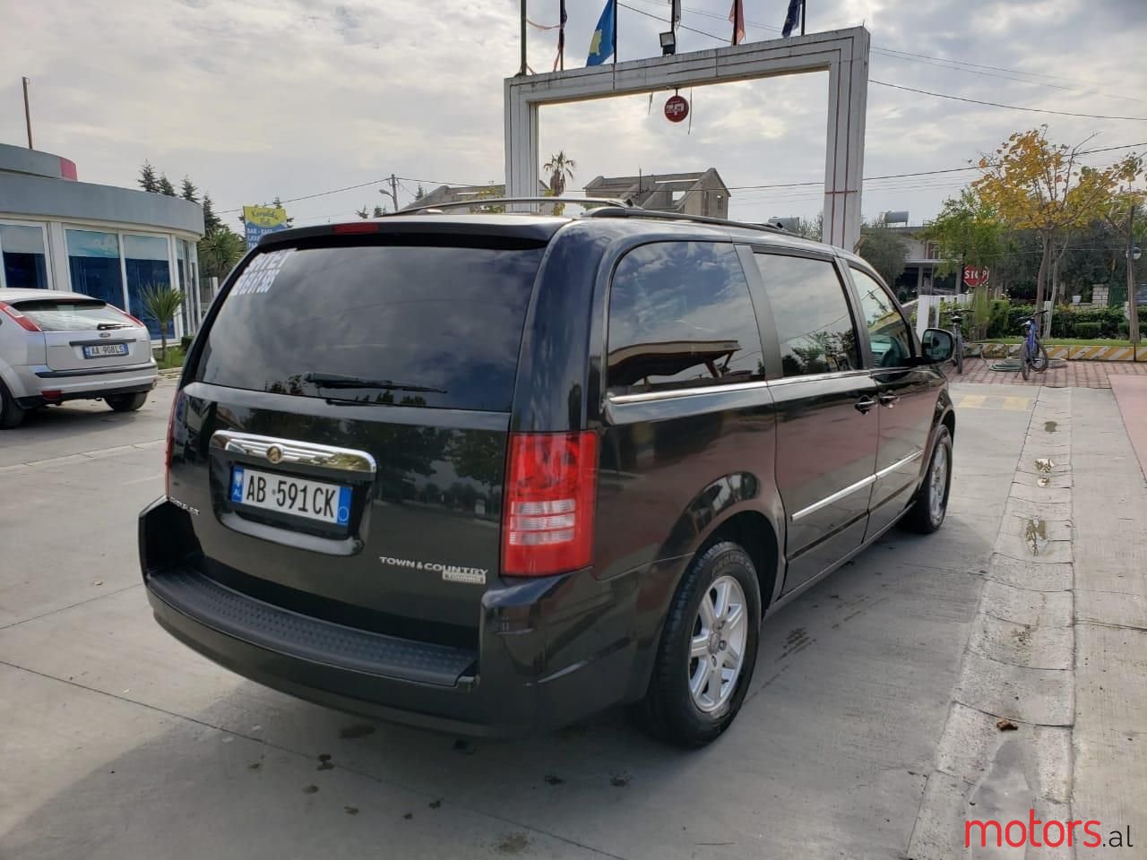 2011' Chrysler Grand Voyager photo #5