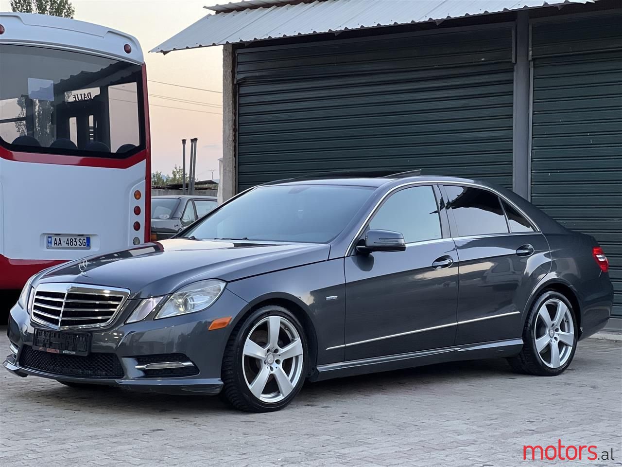 2012' Mercedes-Benz E 350 photo #3
