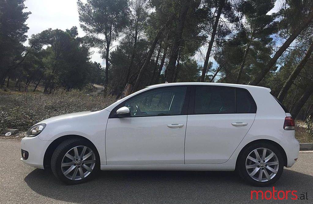 2009' Volkswagen Golf photo #1