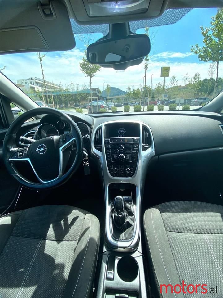 2011' Opel Astra photo #5