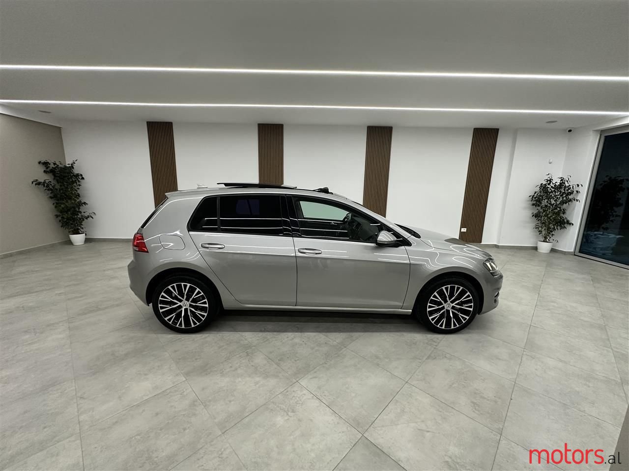 2014' Volkswagen Golf photo #2