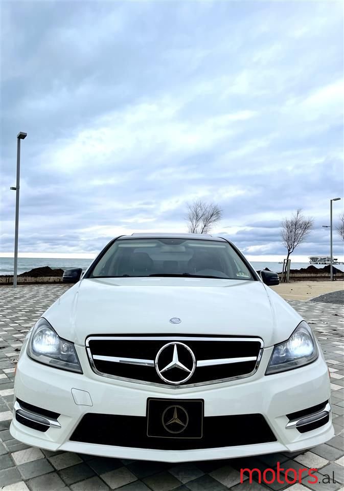 2012' Mercedes-Benz C 300 photo #3