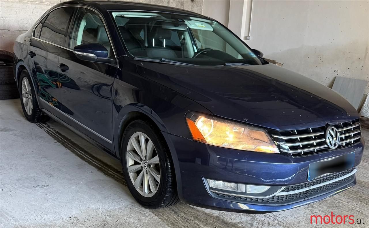 2012' Volkswagen Passat photo #2