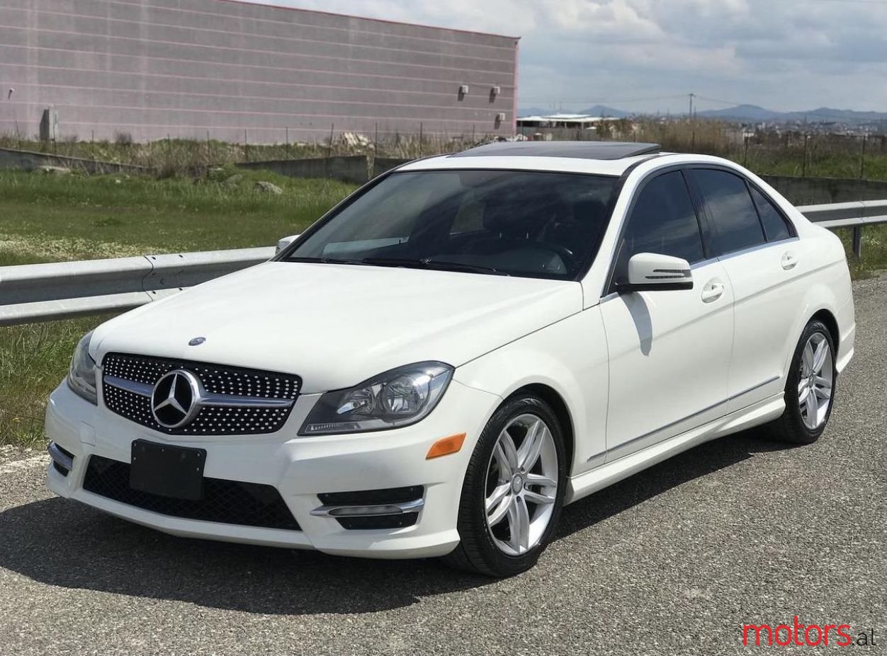 2012' Mercedes-Benz C 300 photo #1