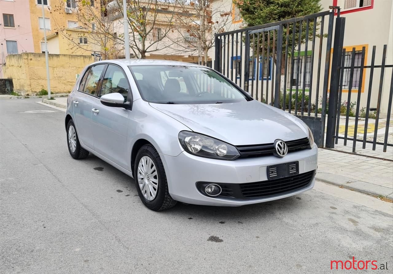 2009' Volkswagen Golf photo #4