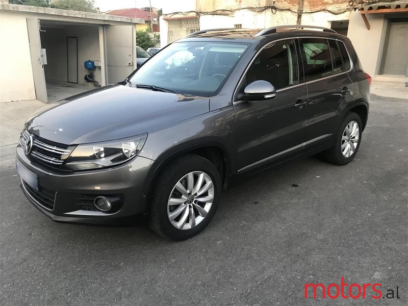 2012' Volkswagen Tiguan photo #3