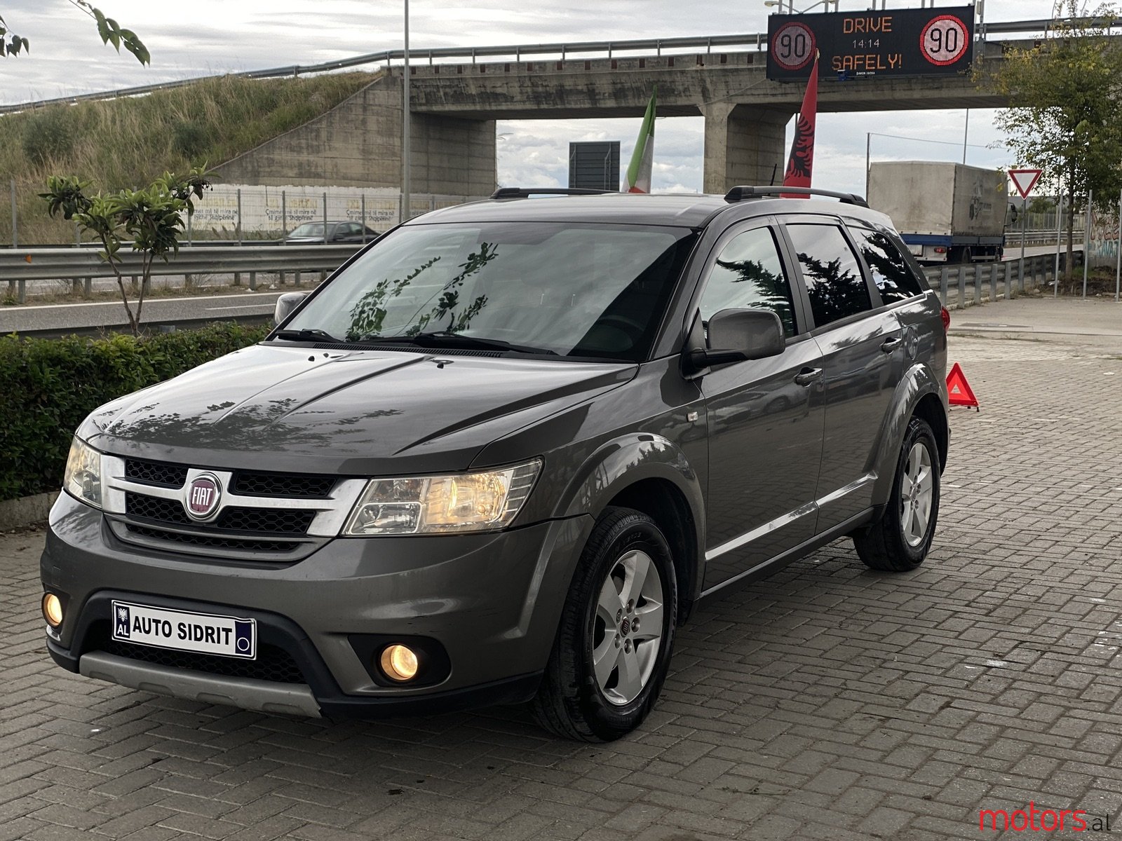 2011' Fiat Freemont photo #1