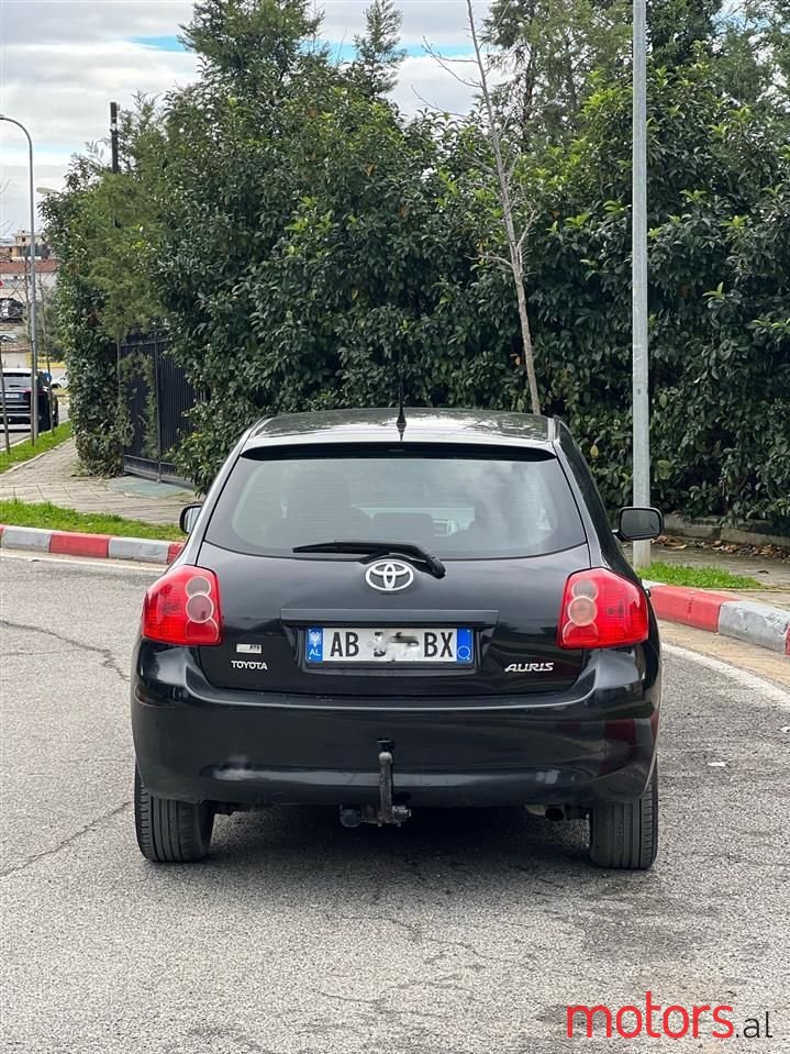 2008' Toyota Auris photo #3