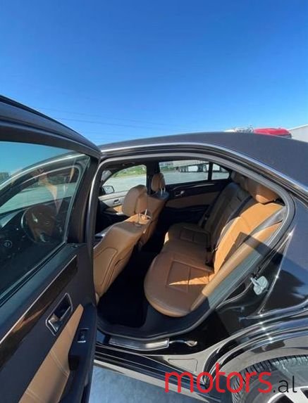 2010' Mercedes-Benz E 220 photo #6