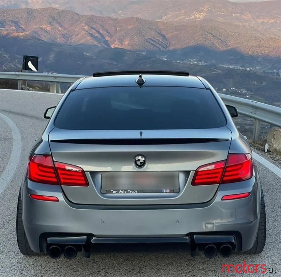 2011' BMW 528 photo #4