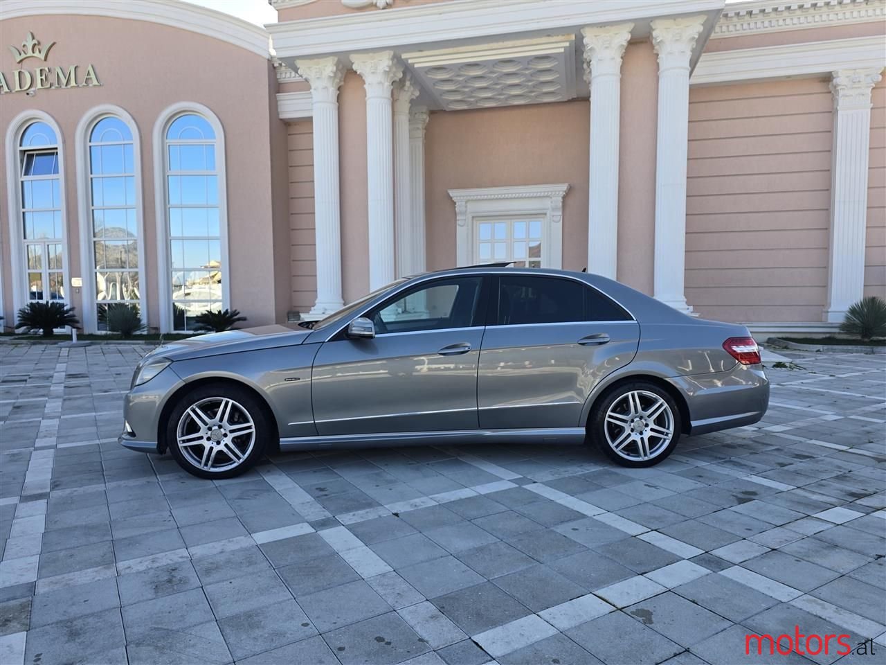 2010' Mercedes-Benz E 350 photo #5