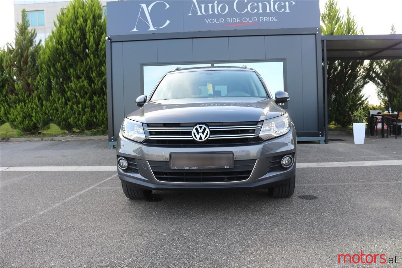 2012' Volkswagen Tiguan photo #5