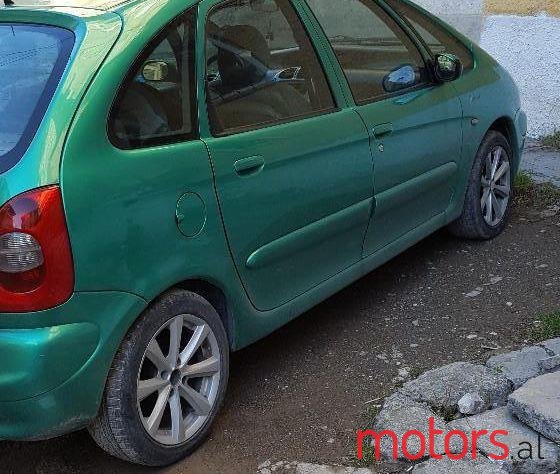 2001' Citroen Xsara Picasso photo #1