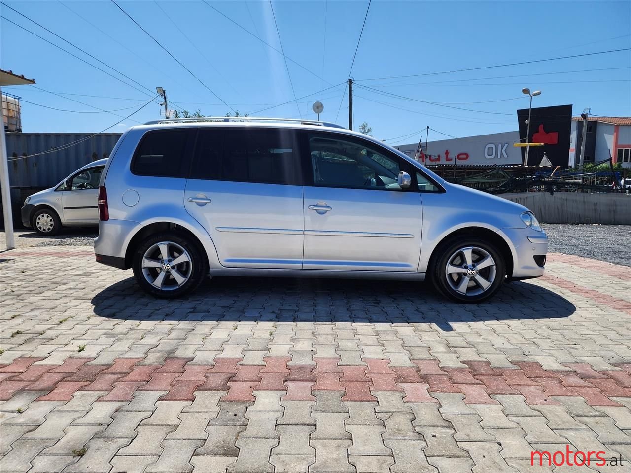 2008' Volkswagen Touran photo #4