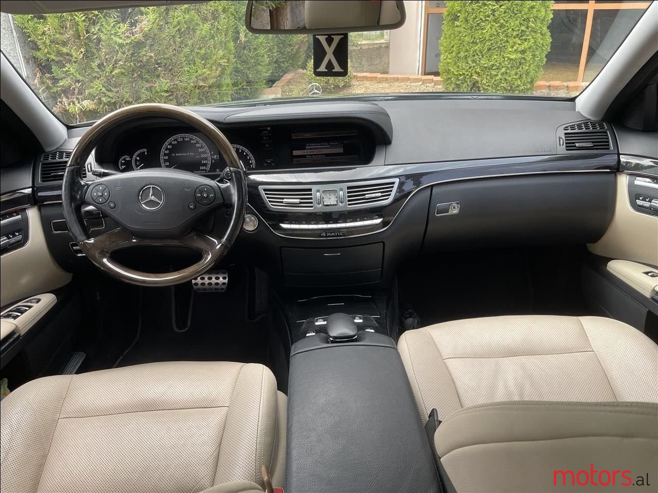 2011' Mercedes-Benz S 550 photo #5