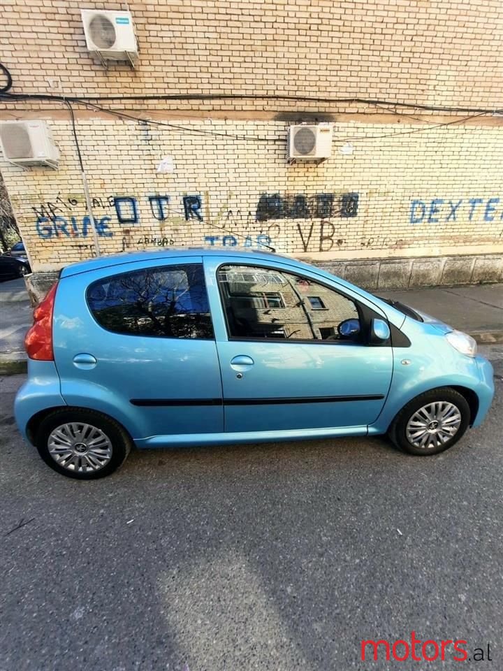 2011' Peugeot 107 photo #3