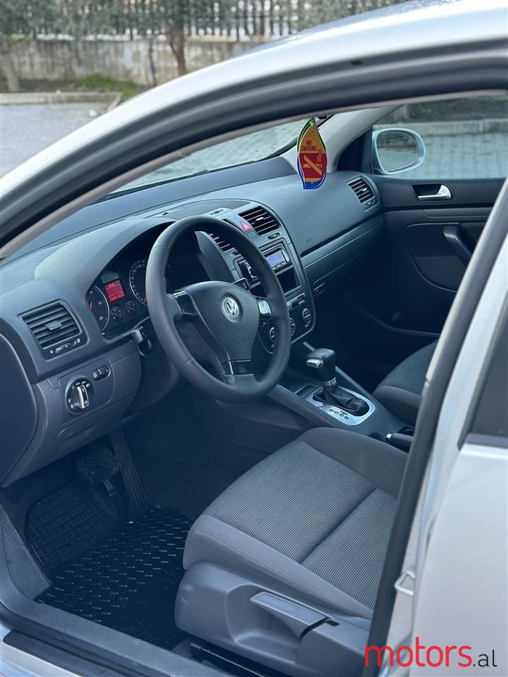 2005' Volkswagen e-Golf photo #6