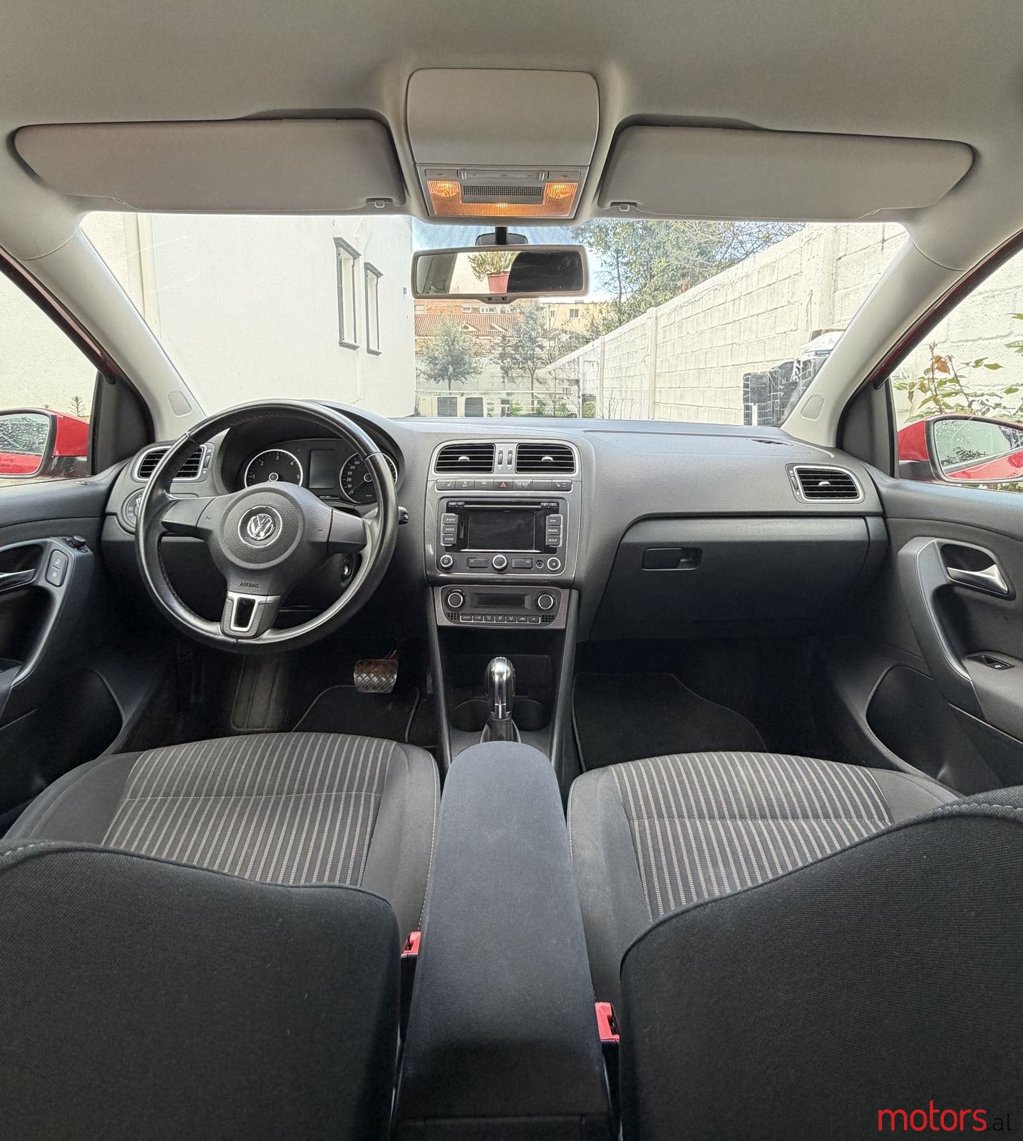 2012' Volkswagen Polo photo #6