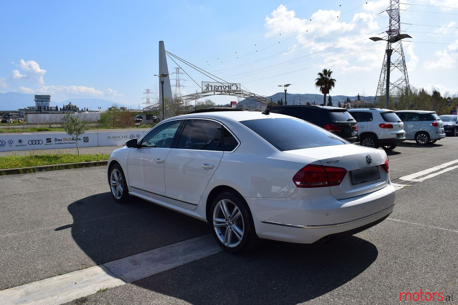 2013' Volkswagen Passat photo #3