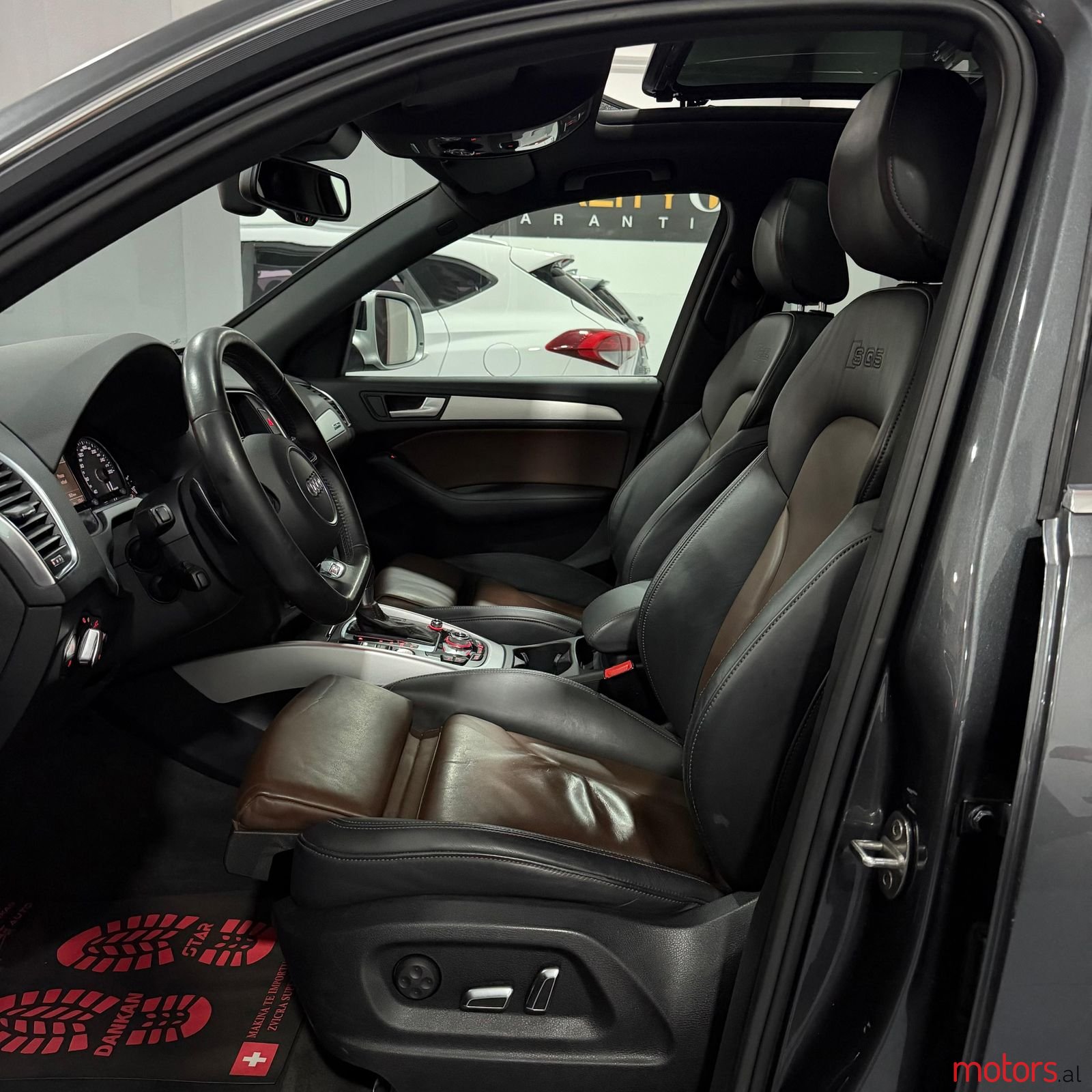 2013' Audi SQ5 photo #2