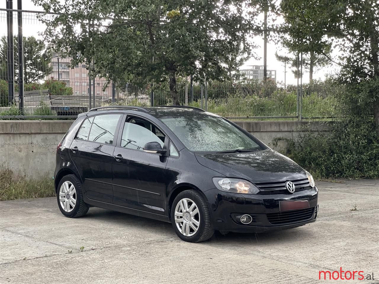 2010' Volkswagen Golf Plus photo #3