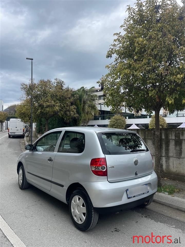 2008' Volkswagen Fox photo #3
