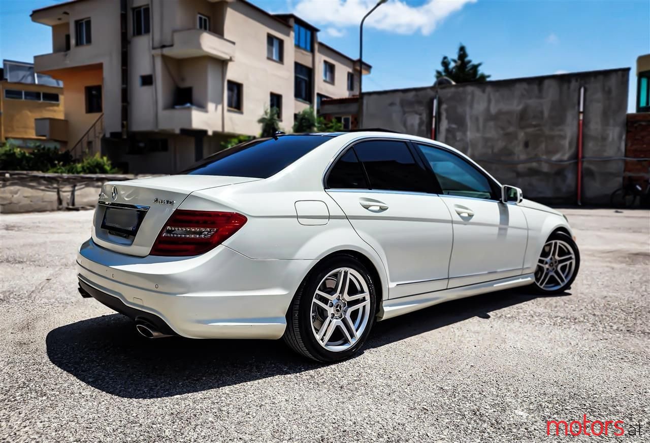 2012' Mercedes-Benz C 300 photo #2