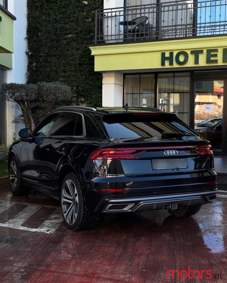 2022' Audi Q8 photo #2