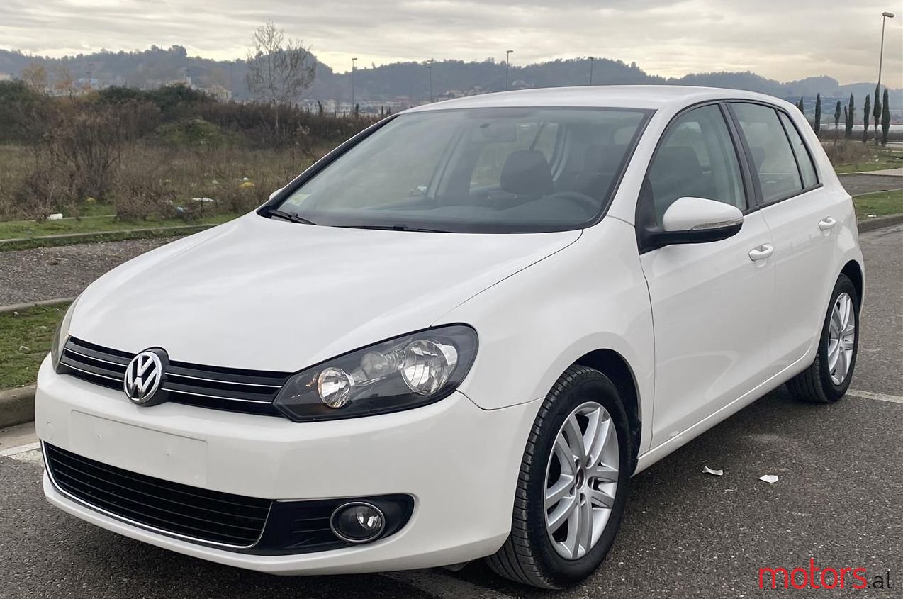 2009' Volkswagen Golf photo #1