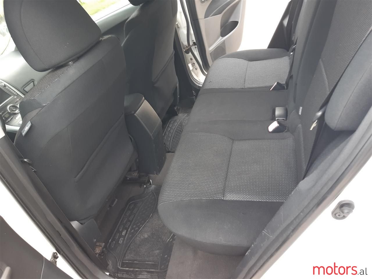 2010' Toyota Auris photo #4