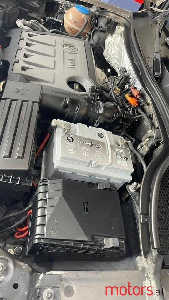 2012' Volkswagen Tiguan photo #5