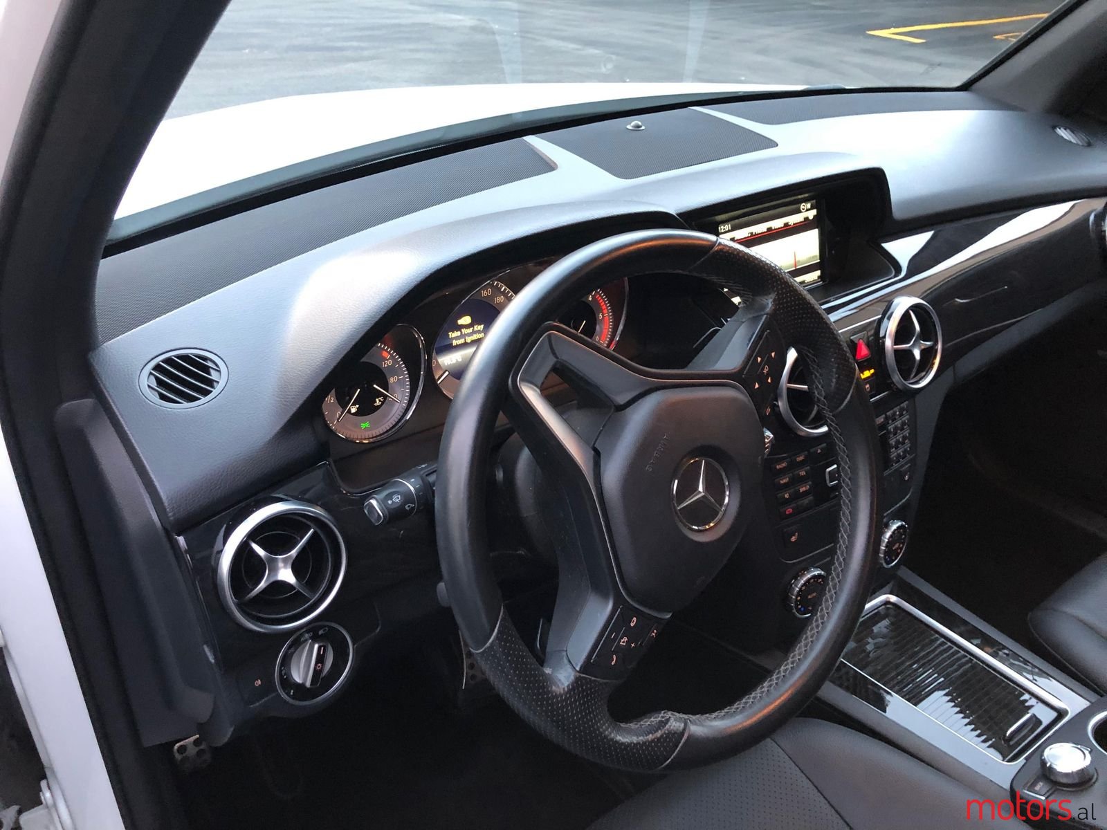 2015' Mercedes-Benz GLK 250 photo #3