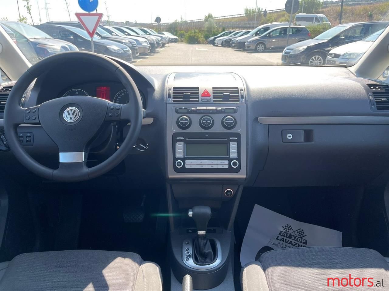 2007' Volkswagen Touran photo #2