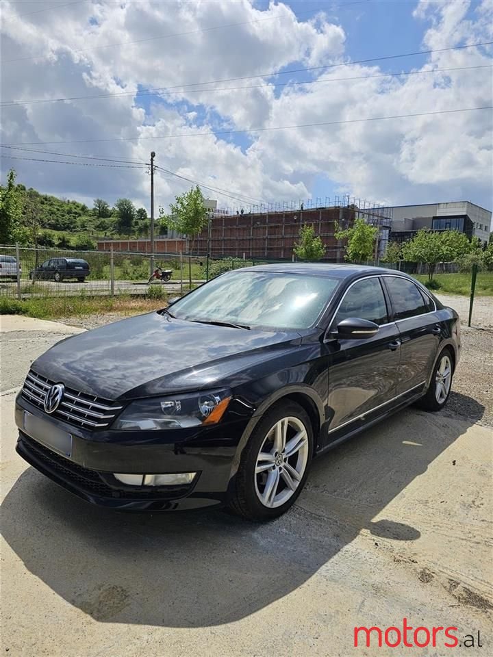 2012' Volkswagen Passat photo #1