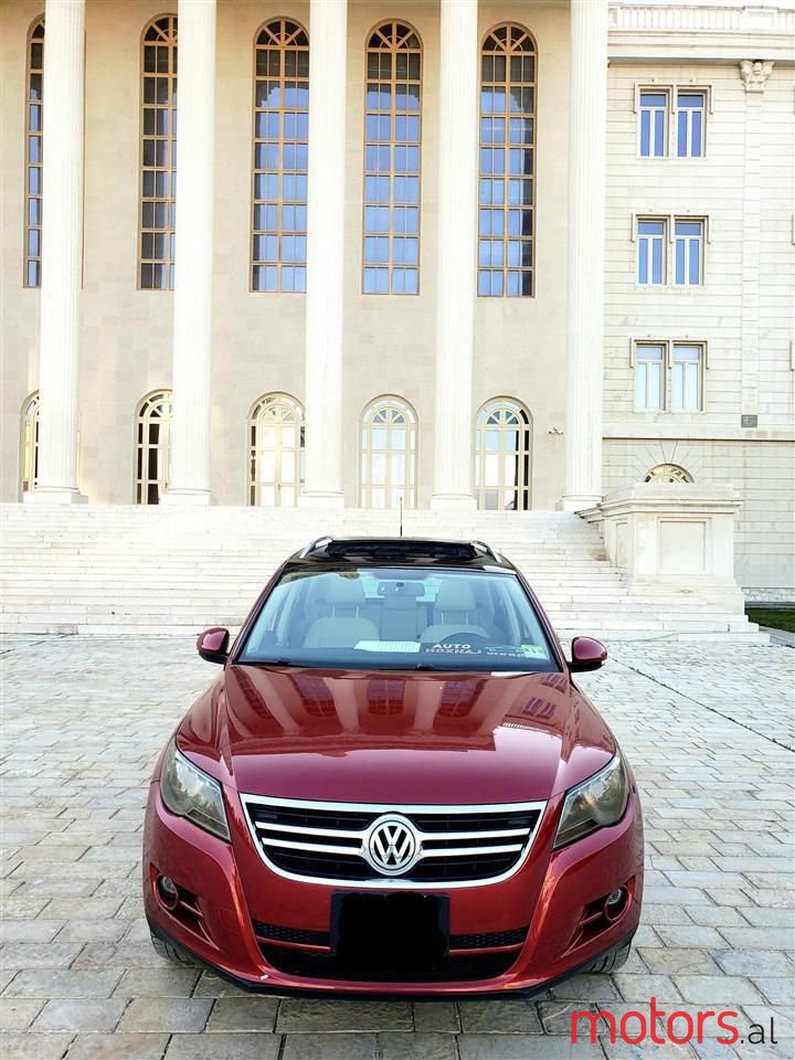 2012' Volkswagen Tiguan photo #1