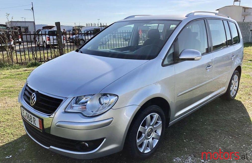 2007' Volkswagen Touran photo #4