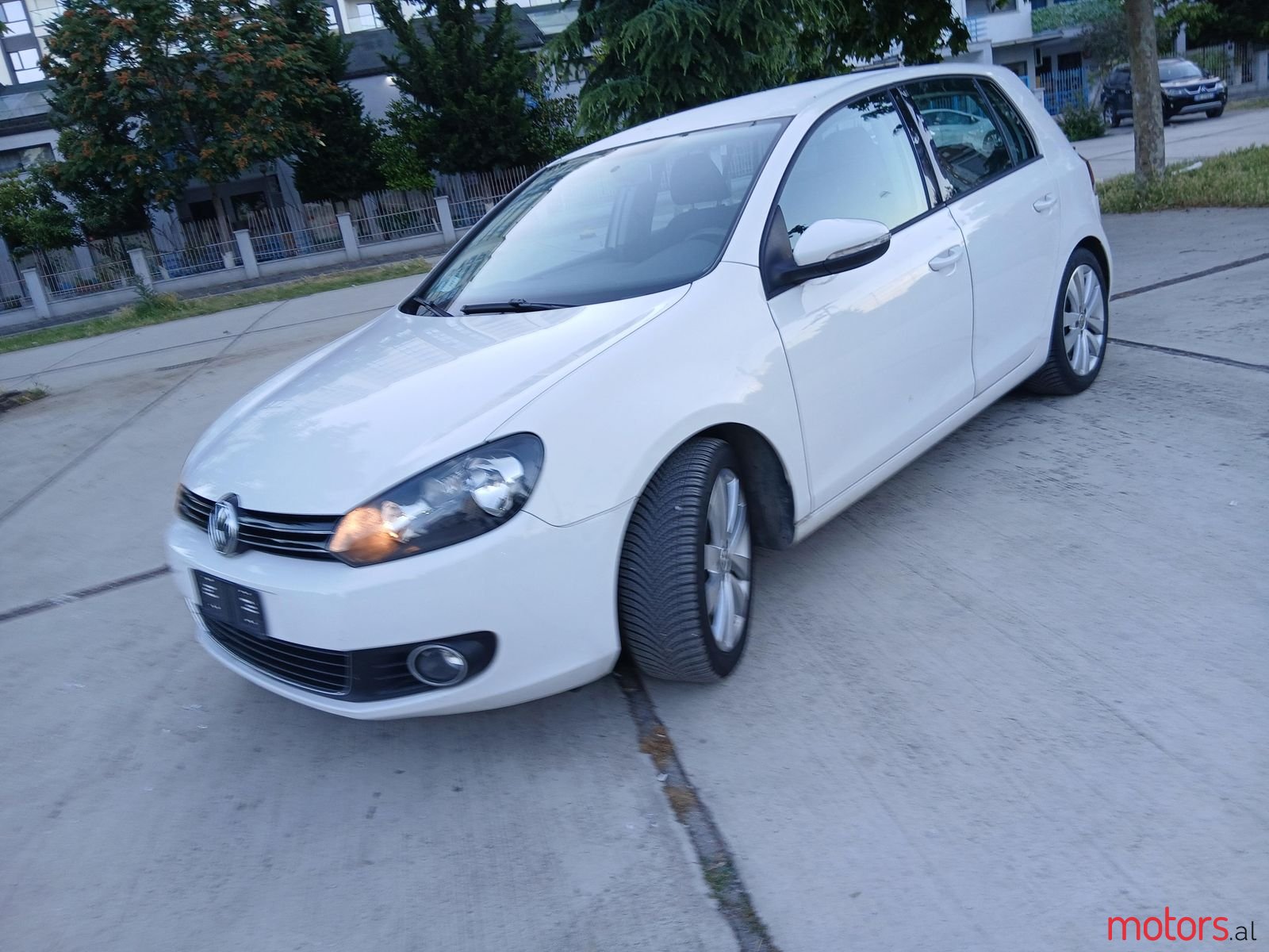 2010' Volkswagen Golf photo #1
