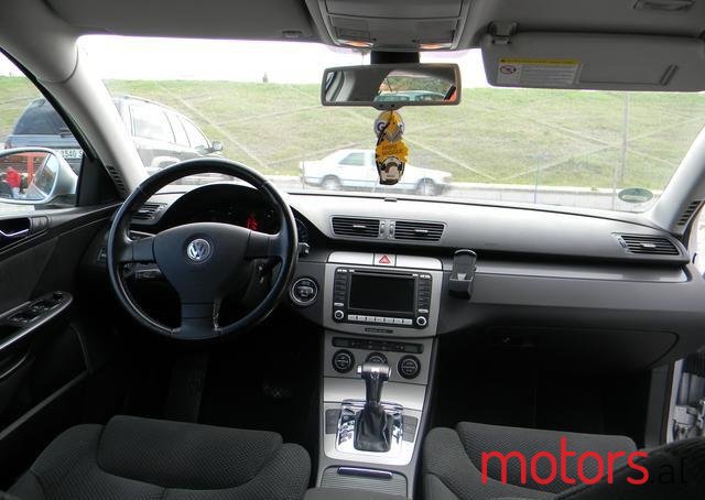 2008' Volkswagen Passat photo #2