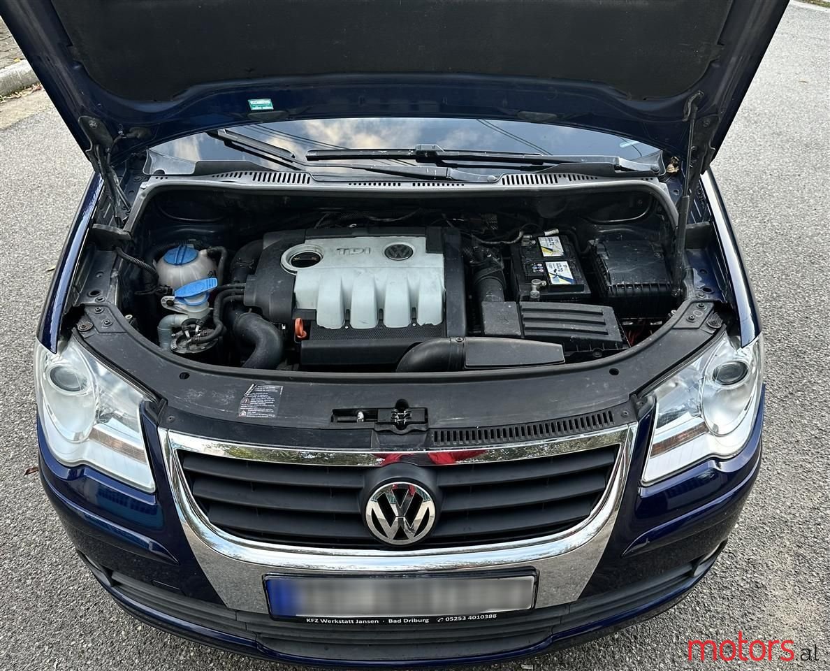 2007' Volkswagen Touran photo #5