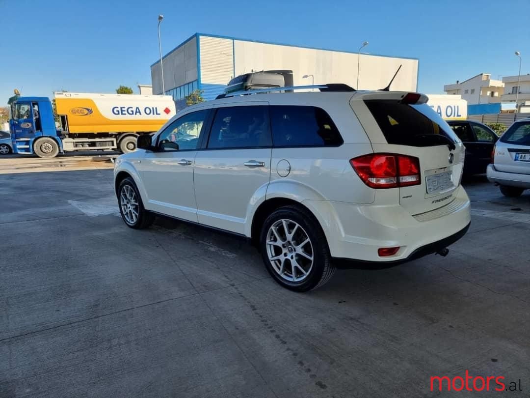 2013' Fiat Freemont photo #6