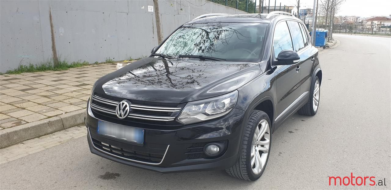 2012' Volkswagen Tiguan photo #1