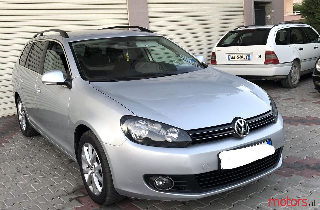 2010' Volkswagen Golf photo #1