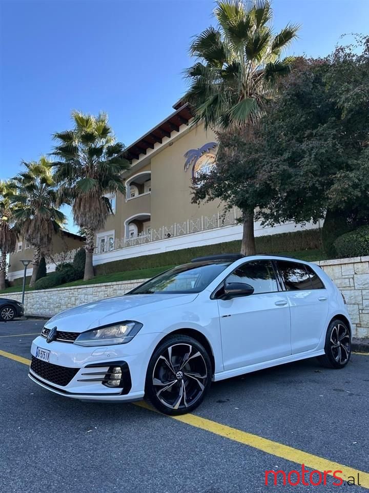 2015' Volkswagen Golf photo #1